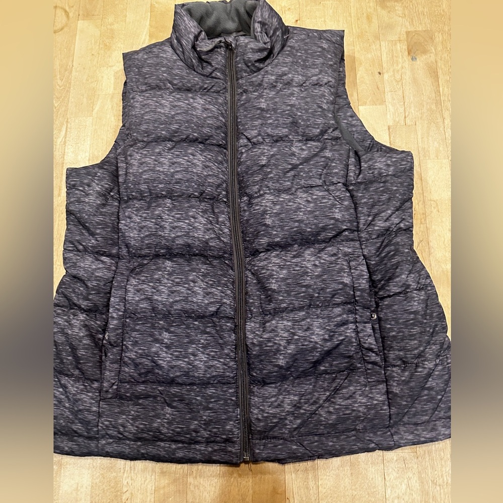 Amazon Essentials Men's Gray Puffer Vest